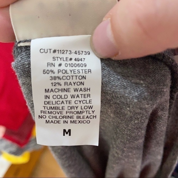 Indianapolis Colts T-shirt NWT Medium Gray Women’s V-neck - Picture 8 of 8